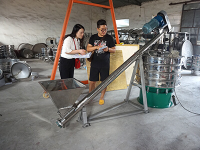 振動篩安裝現(xiàn)場